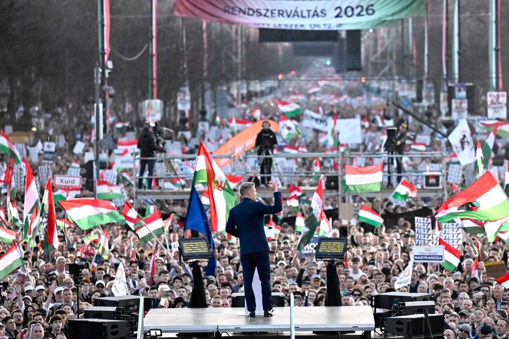 Desetitisíce proti sobě: Orbán a Magyar odstartovali volební křížovou palbu