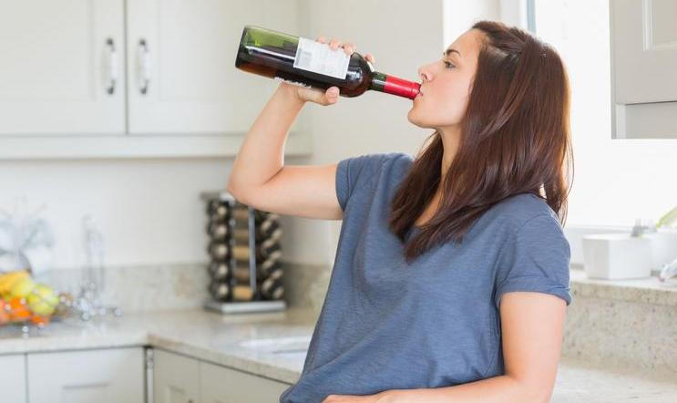 Sledování příjmu alkoholu, výběr méně kalorických nápojů, kvalitní spánek a vyvážená strava umožní tělu fungovat efektivně a minimalizovat jeho negativní dopady. 