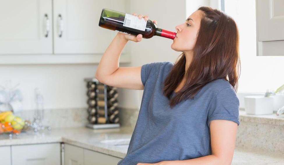 Sledování příjmu alkoholu, výběr méně kalorických nápojů, kvalitní spánek a vyvážená strava umožní tělu fungovat efektivně a minimalizovat jeho negativní dopady. 