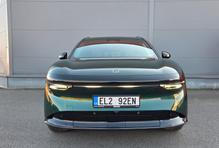 Zeekr 7X se prodává s pohonem zadních nebo všech kol a baterií s kapacitou 75 nebo 100 kWh. Ceny startují na 1 399 000 korun za zadokolku a 1 649 000 korun za testovanou čtyřkolku dostupnou jen v nejvyšší výbavě Privilege.