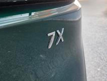 SUV 7X je ale výhradně elektrické, v Česku se nabízí jako zadokolka se 75- nebo 100kWh baterkou, respektive čtyřkolka se 100kWh baterkou.