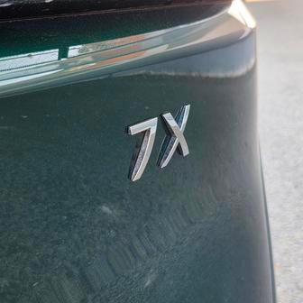 SUV 7X je ale výhradně elektrické, v Česku se nabízí jako zadokolka se 75- nebo 100kWh baterkou, respektive čtyřkolka se 100kWh baterkou.
