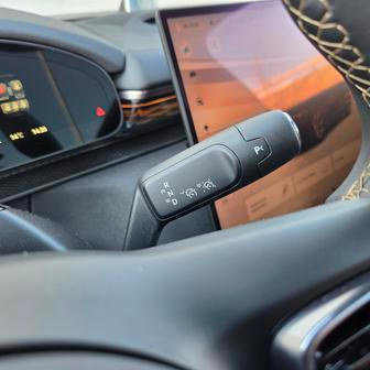 Volič automatu je už skoro tradičně pod volantem.