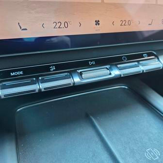 Fyzických tlačítek je v Zeekru 7X minimum.