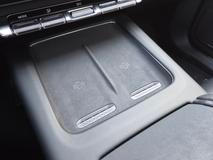 Tradičně jsou dvě bezdrátové nabíječky v čínských autech chlazené, mobilní telefon se v nich tak nepřehřívá.