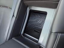 A nechybí ani průvlak na lyže.