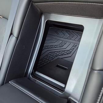 A nechybí ani průvlak na lyže.