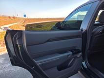 Zadní okna ovšem nejdou stáhnout úplně dolů.