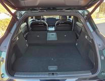 Po sklopení zadních sedadel vznikne rovná ložná plocha o objemu 1978 litrů.