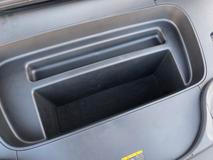 Vpředu je 42litrový frunk, který u verze bez dodatečného předního elektromotoru vzroste dokonce na 66 litrů.