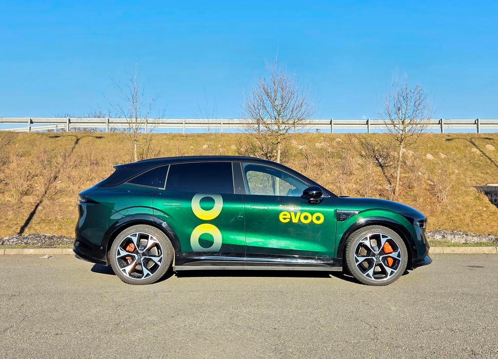 Na délku má Zeekr 7X 4787 mm a mezi nápravami je 2900 mm. Konkurencí mu jsou třeba BMW iX3 nebo Tesla Model Y.