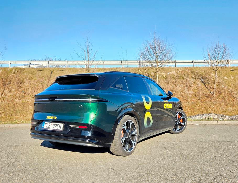 Design vozu vznikal mimo jiné ve studiu ve Švédsku, a tak příliš nepřipomíná aktuální čínskou konfekci. V záplavě dost podobných modelů rozhodně vyniká.