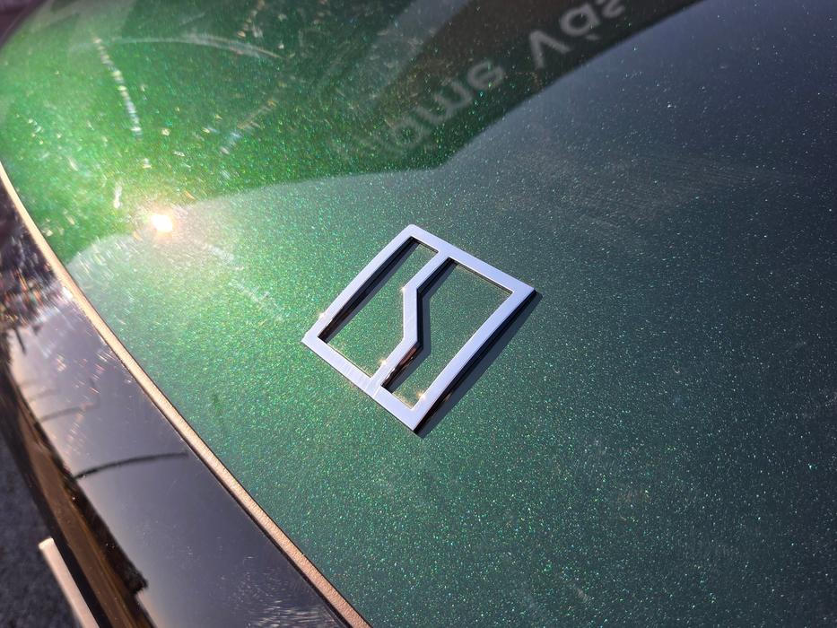 Automobilka Zeekr vznikla teprve před pěti lety jako rival Tesly a dalších elektrických značek. Dnes vyrábí vedle elektromobilů i plug-in hybridy.