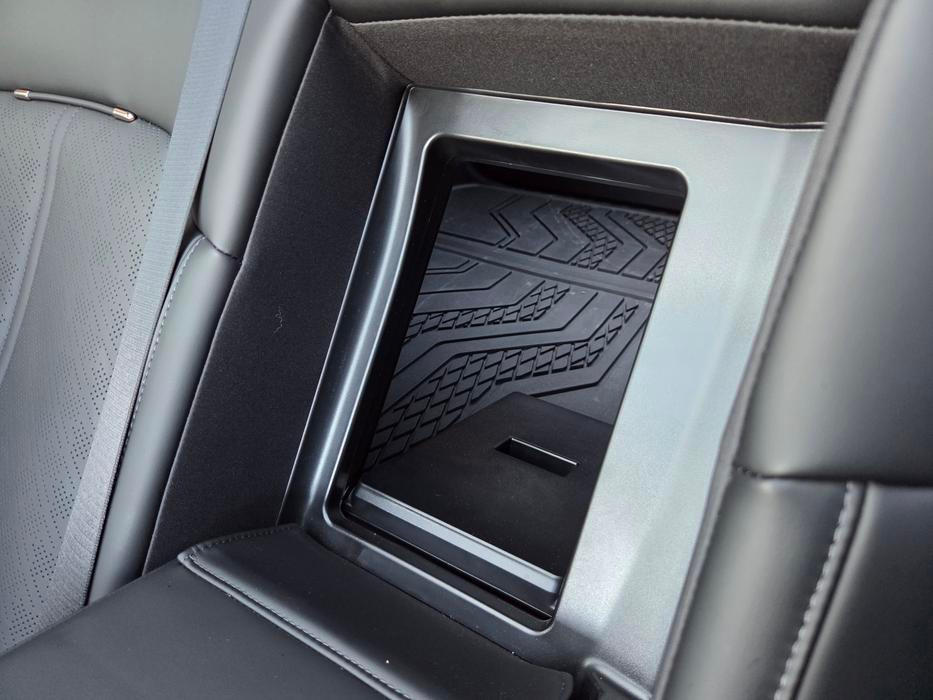 A nechybí ani průvlak na lyže.