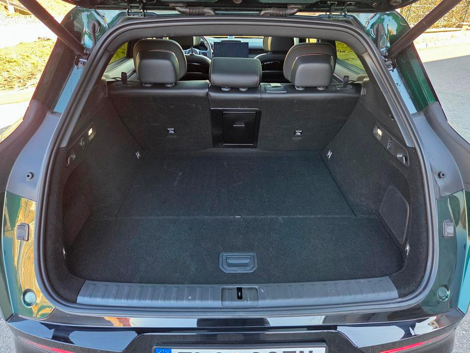 S 539 litry je Zeekr 7X velmi obstojným rodinným SUV.