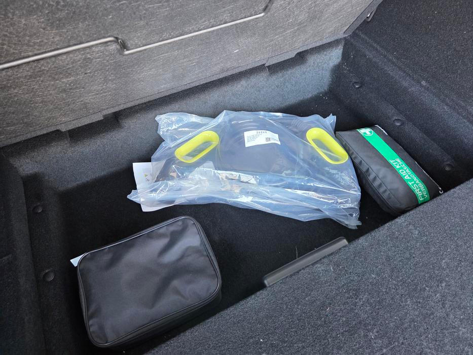 … nebo třeba nabíjecí kabely.