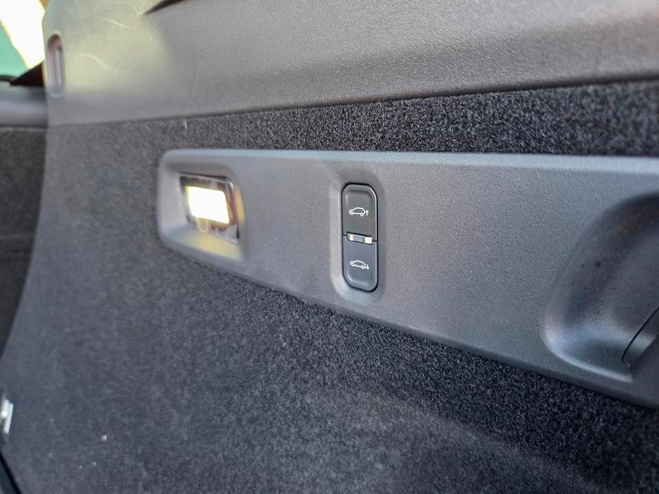 Protože má nejvyšší výbava standardně vzduchové odpružení, můžete si bez problémů snížit světlou výšku při nakládání nebo vykládání nákladu z kufru.