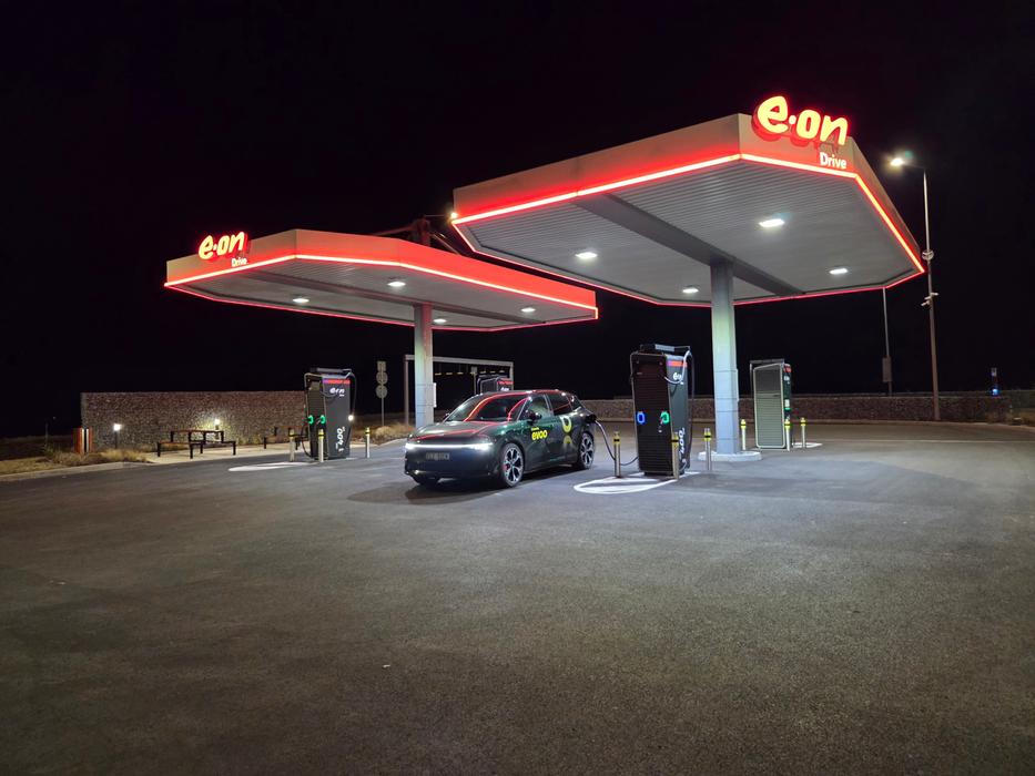 A tak by se měl papírově Zeekr 7X na odpovídající stanici dobít z 10 na 80 procent za 16 minut.