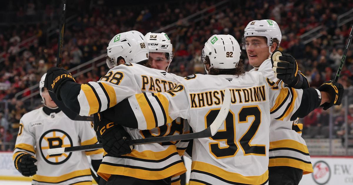 "Když se hokej stane uměním." Pastrňák nadchl NHL nádhernou stahovačkou. pálil i Zacha