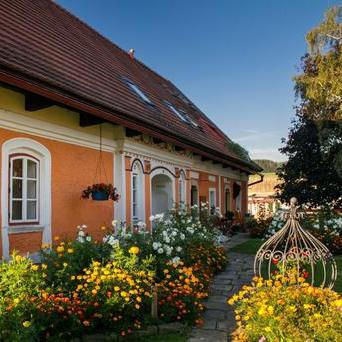 Z prudy se stala srdcovka. Bývalá cestovatelská hvězda našla štěstí v Růžové chalupě.