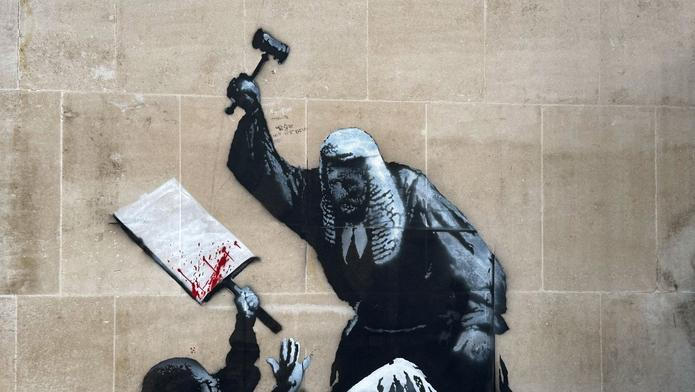 New Banksy Mural on the Royal Courts of Justice