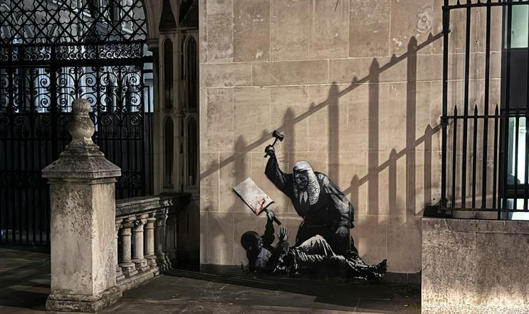 New Banksy Mural on the Royal Courts of Justice
