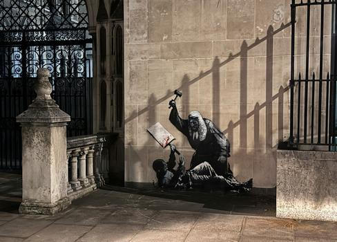 New Banksy Mural on the Royal Courts of Justice