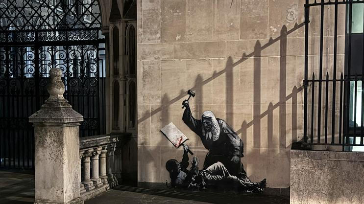 New Banksy Mural on the Royal Courts of Justice