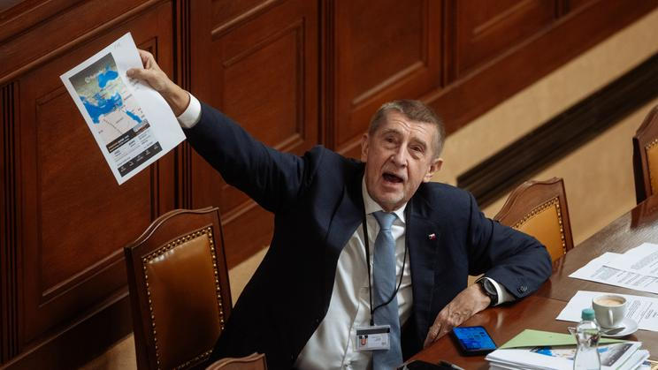 Mimořádná schůze sněmovny k vydání Andreje Babiše a Tomia Okamury