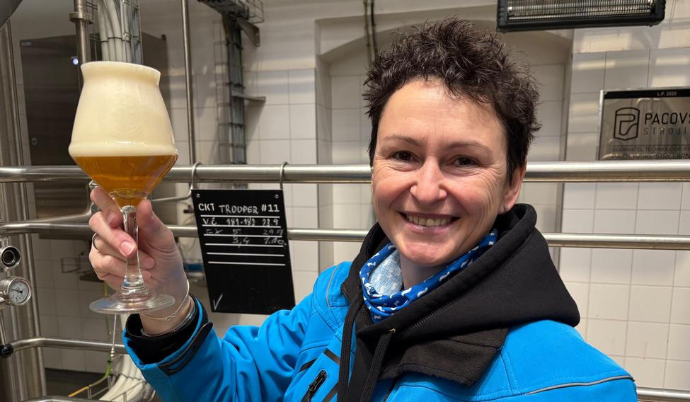 Sládková Lenka Straková byla v Česku jednou z prvních, která se zapojila do akce Pink Boots na podporu žen v pivovarnictví. Letos v plzeňském pivovaru Elektrárna uvařila ze speciální chmelové směsi výrazně hořký American Pale Ale.