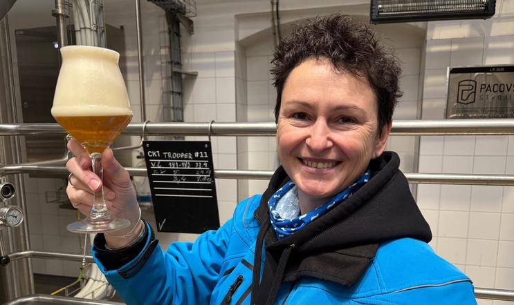 Sládková Lenka Straková byla v Česku jednou z prvních, která se zapojila do akce Pink Boots na podporu žen v pivovarnictví. Letos v plzeňském pivovaru Elektrárna uvařila ze speciální chmelové směsi výrazně hořký American Pale Ale.