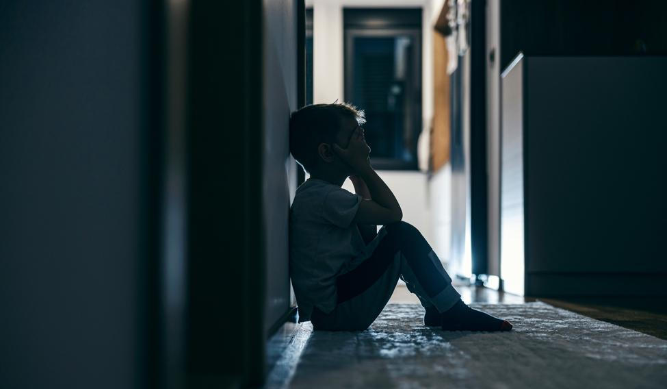 Side,View,Of,A,Lonely,Child,Sitting,In,A,Dark