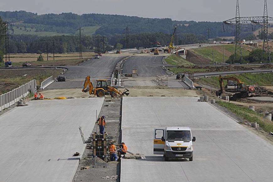 Policie našla stovky kusů munice při výstavbě dálnice D3