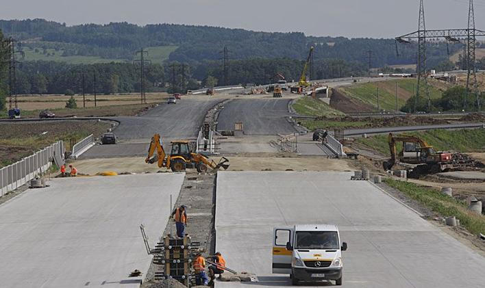 Stavba dálnice u Hulína