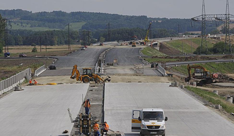 Stavba dálnice u Hulína