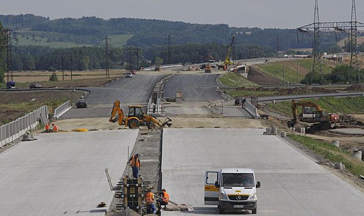 Stavba dálnice u Hulína