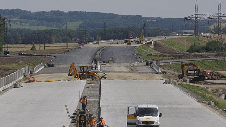 Stavba dálnice u Hulína