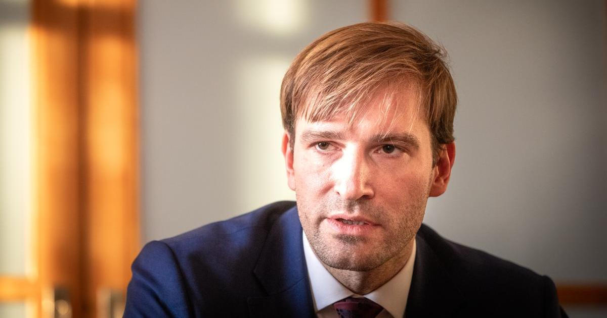 Defibrilátor dostal i umírající. Trestní oznámení v třaskavé kauze podal i ministr