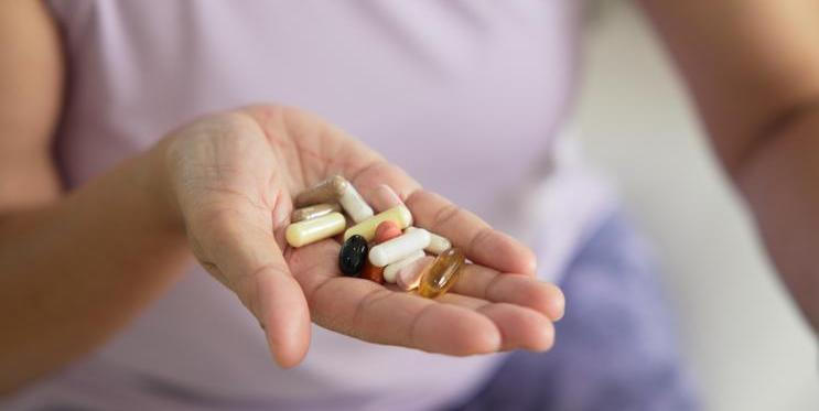 Češi se zamilovali do doplňků stravy. Utrácí za ně až dvakrát víc peněz, než je evropský průměr. Ukázal to výzkum Health Report. 