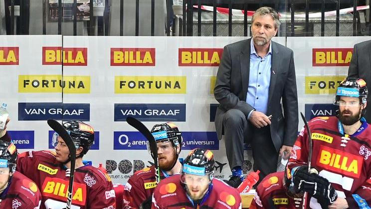 Josef Jandač na střídačce Sparty