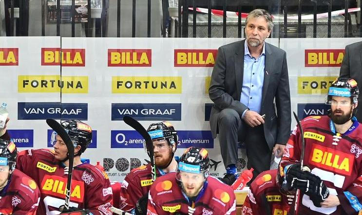 Josef Jandač na střídačce Sparty