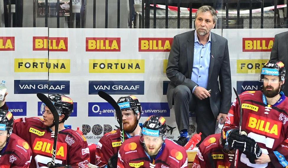 Josef Jandač na střídačce Sparty