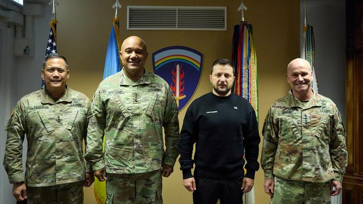 Le président ukrainien Volodymyr Zelensky a visité le commandement de l'armée américaine en Europe et en Afrique à Wiesbaden (Allemagne)