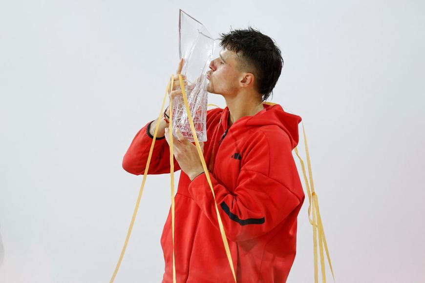 Jen vejde na kurt, naskakuje husí kůže. Menšík už v Miami opět strhává pozornost