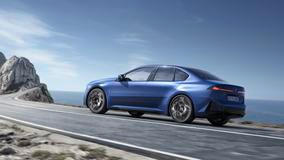 Vzadu jsou světla ve tvaru písmene L.