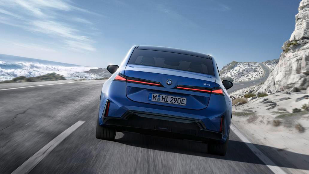 Nabíjí se tak výkonem až 400 kW, 400 km dojezdu získáte za deset minut.