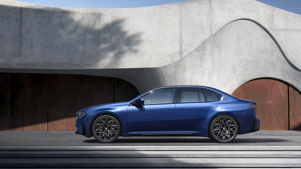 Stojí na platformě s 800V elektrickou architekturou.