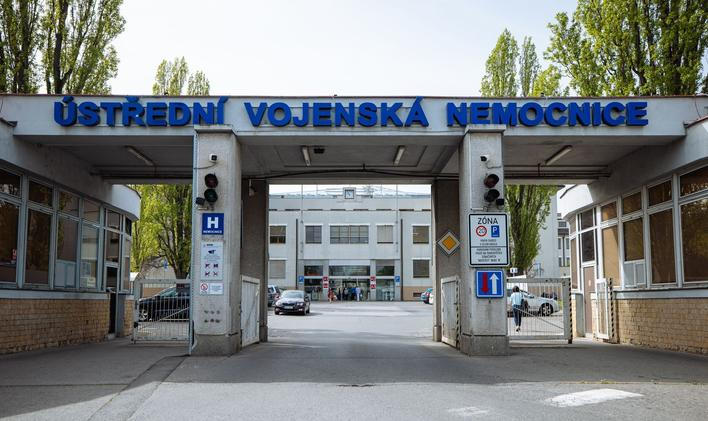 Zásah se podle serveru Novinky.cz týkal mimo jiné Kliniky psychiatrie a neuropsychiatrie ÚVN.