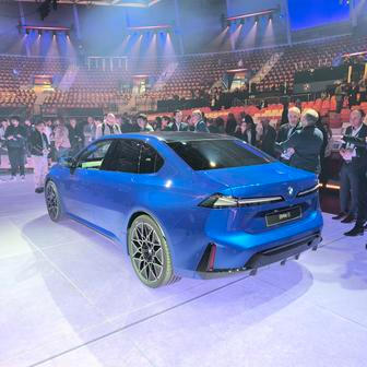 Je to druhý modelem rodiny Neue Klasse.