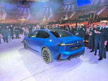 Je to druhý modelem rodiny Neue Klasse.